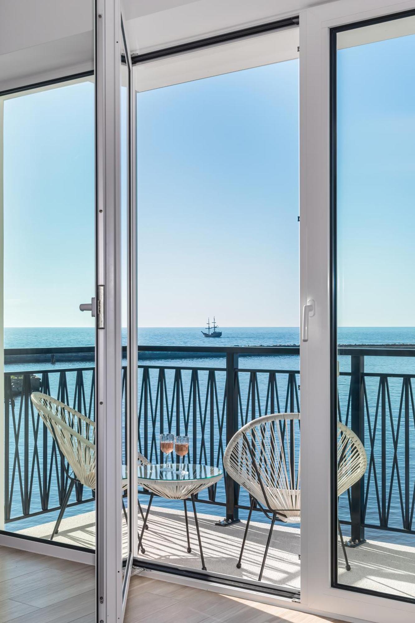 Bulwar Zachodzacego Slonca With Sea View Darlowo By Renters *